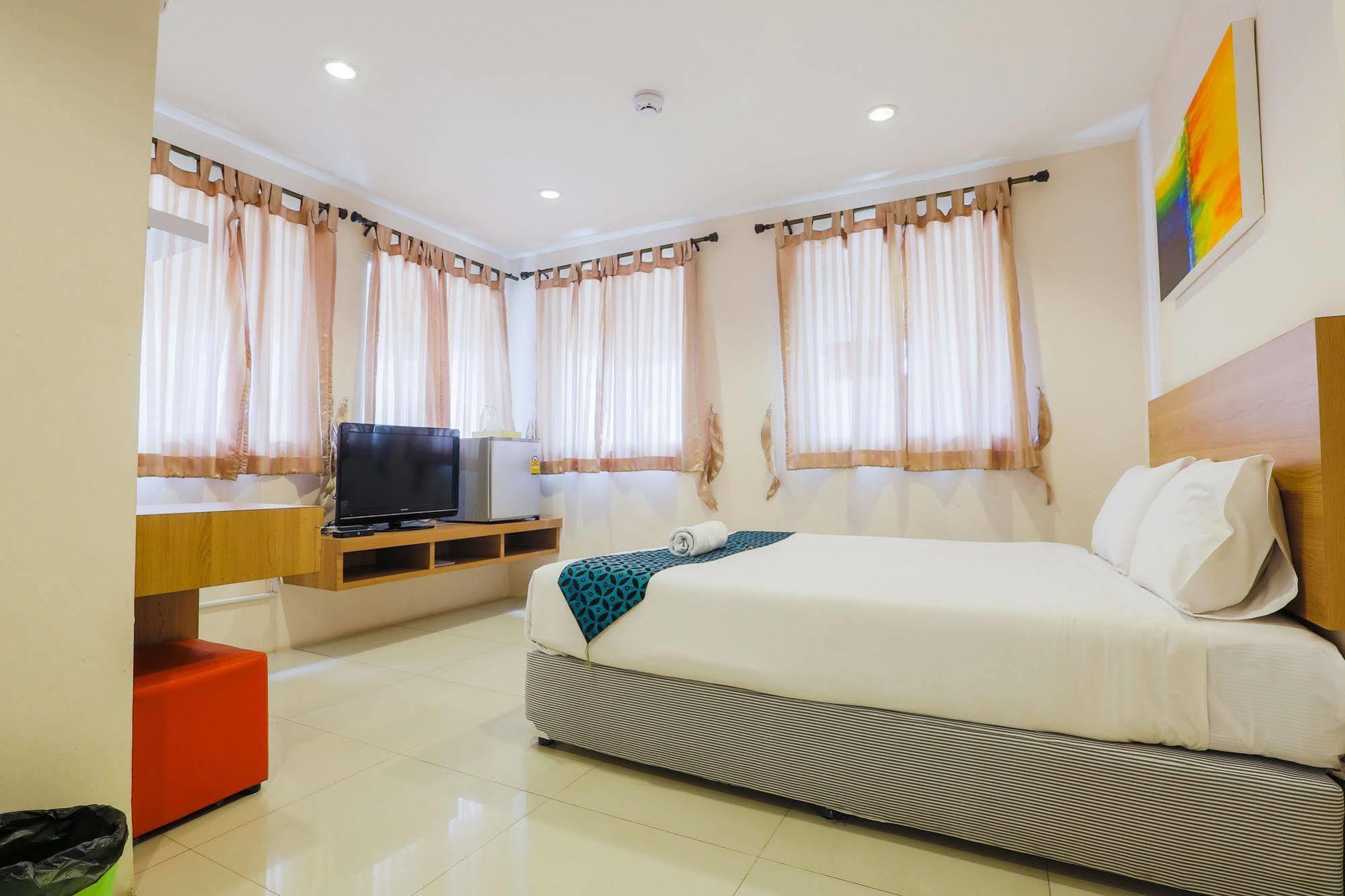 Portrait Hotel Pranburi Khao Yoi Екстериор снимка